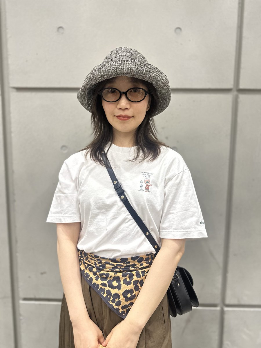 MiHAT_jp's tweet photo. ペーパー素材の畳める帽子／Gray

ペーパーざっくり編まれた素材感を気に入ってくださったお客さま。ツバを下ろした姿もカッコよかったです🩶
色々なかぶり方を楽しんでくださいね◎

畳める帽子はペーパー素材が完売しました。ありがとうござい��した。 https://t.co/9Tr1cFJZ23