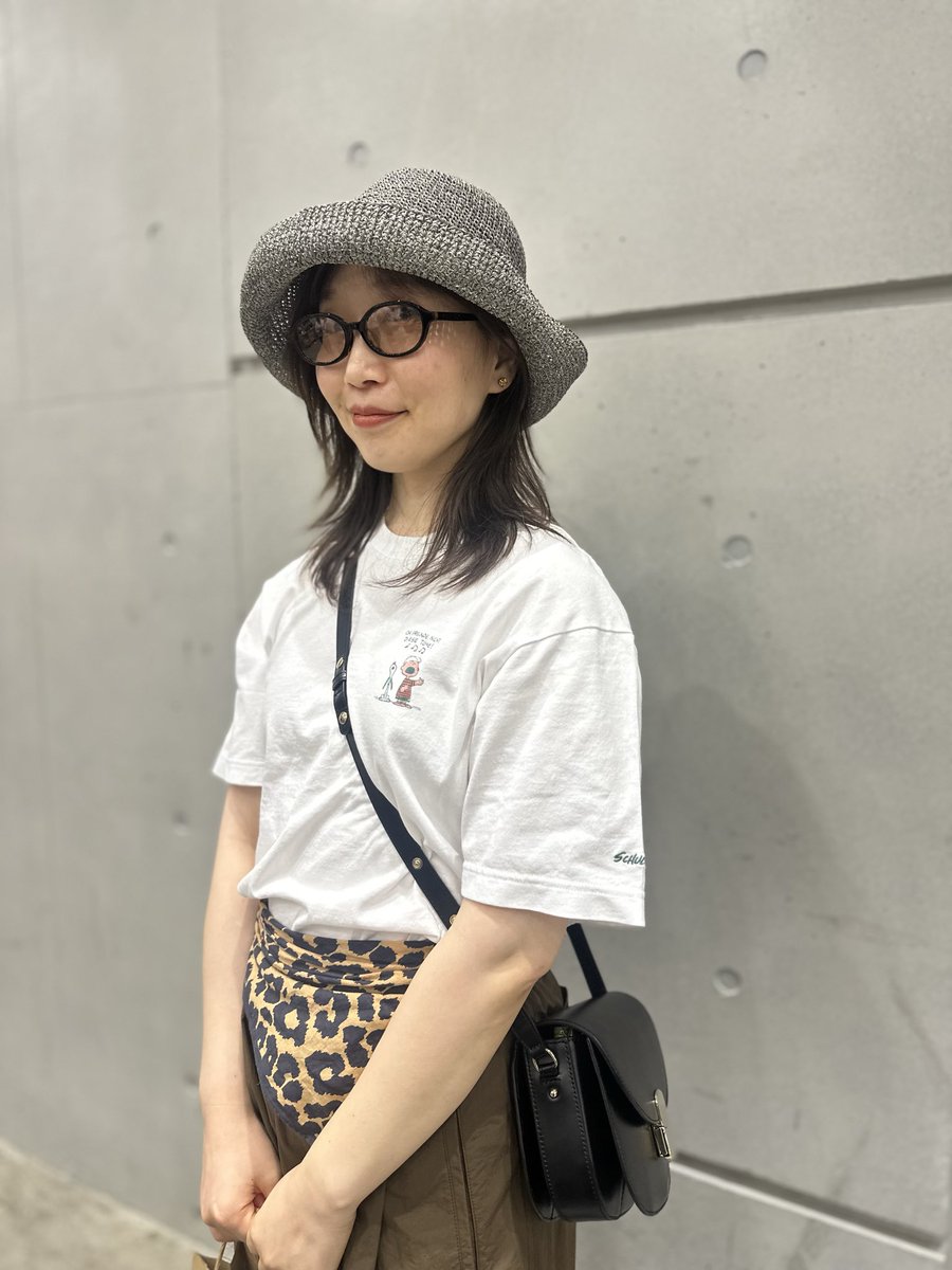 MiHAT_jp's tweet photo. ペーパー素材の畳める帽子／Gray

ペーパーざっくり編まれた素材感を気に入ってくださったお客さま。ツバを下ろした姿もカッコよかったです🩶
色々なかぶり方を楽しんでくださいね◎

畳める帽子はペーパー素材が完売しました。ありがとうござい��した。 https://t.co/9Tr1cFJZ23