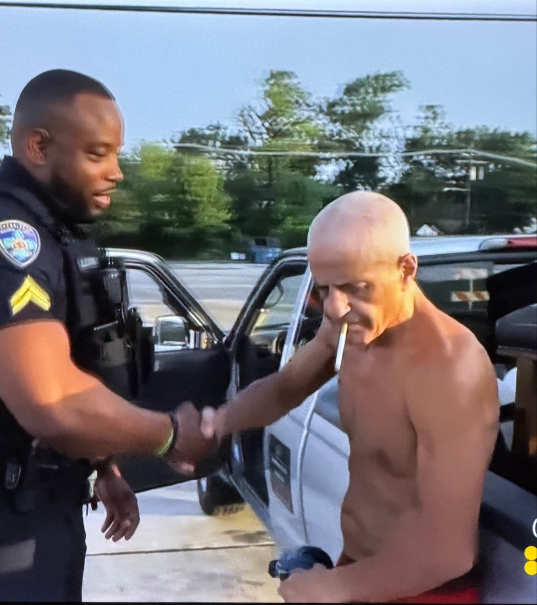 AZTVChick's tweet photo. Someone buy this Baton Rouge Hero some gas or cigarettes or booze or something. Good man right there. #OPLive #OPNation #OnPatrolLive https://t.co/G1ibhL3J1l