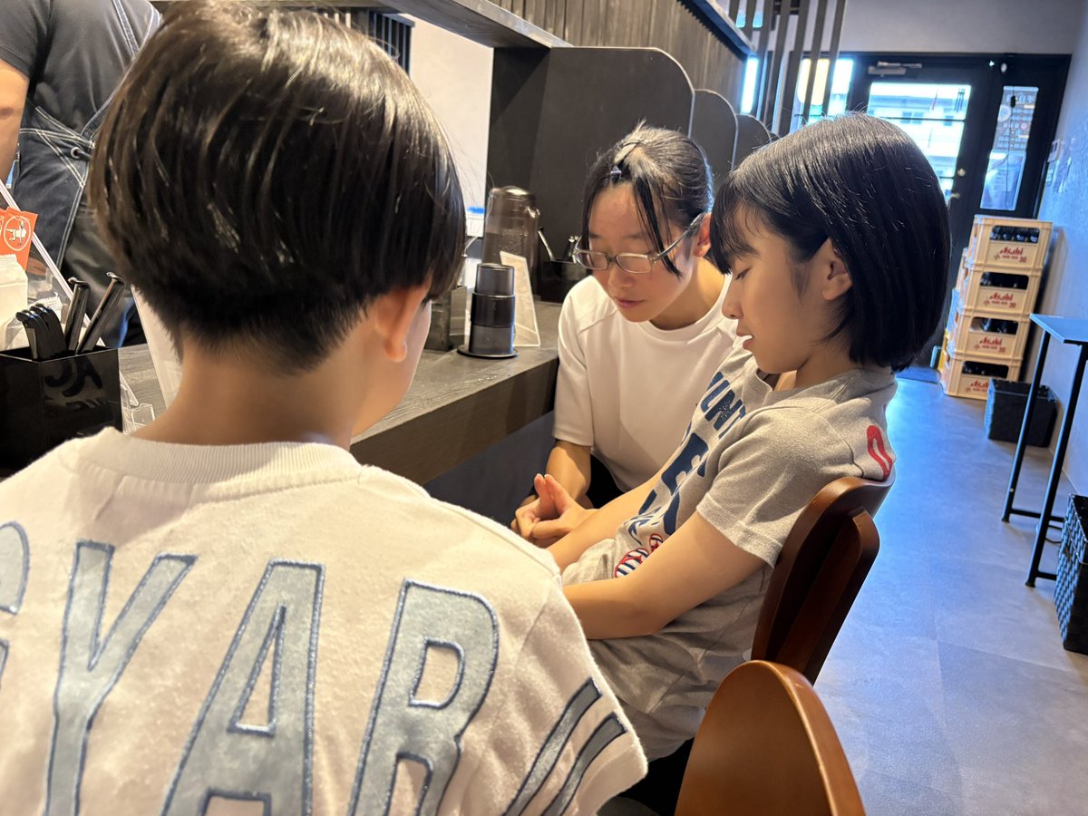 riechi____'s tweet photo. 初めての泡系♡
マジで美味♡
〆は白飯リゾット♡
白→純とんこつ
赤→旨辛とんこつ
黒→黒ニンニクとんこつ
濃厚バジル豚骨
制覇👍
追加で
大玉餃子
味玉
うちの子らの食べっぷりハンパねぇ…
#あんていはなれ別府 https://t.co/pibJTHtkBA