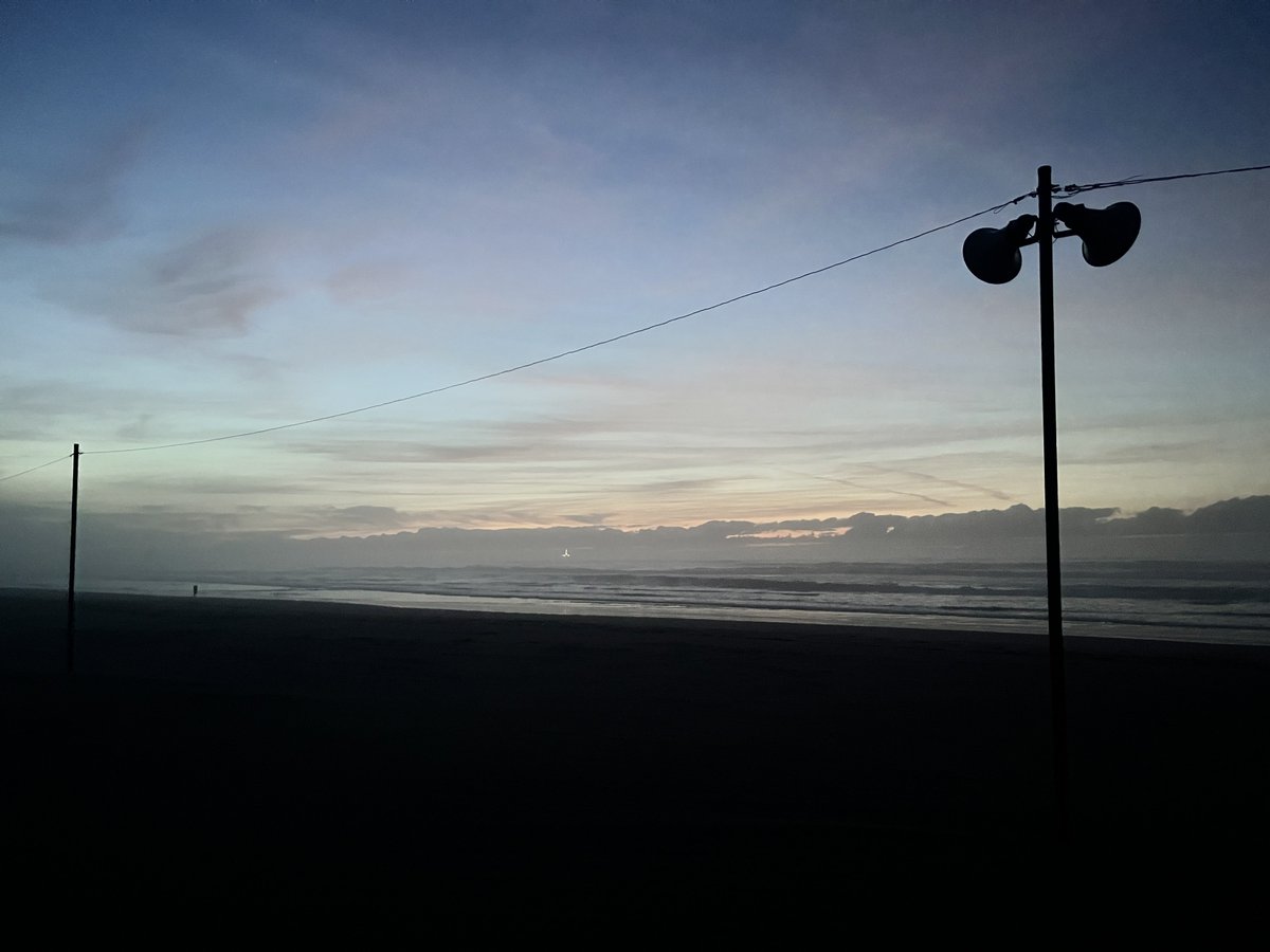 pome_cos's tweet photo. 深夜集合でドライブしながら海で朝日見て温泉入ってコストコ行ってホームパーティした🍽𓈒𓂂𓏸 最高の休日すぎる🧸 https://t.co/WzSkeT0X9U