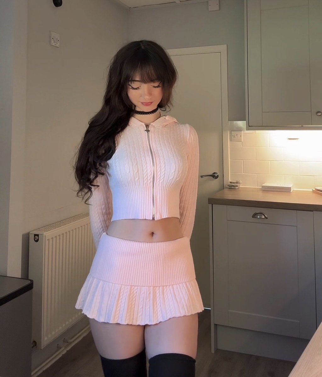 Starfmodel49892's tweet photo. NEW OUTFIT https://t.co/BNeuyujy0J