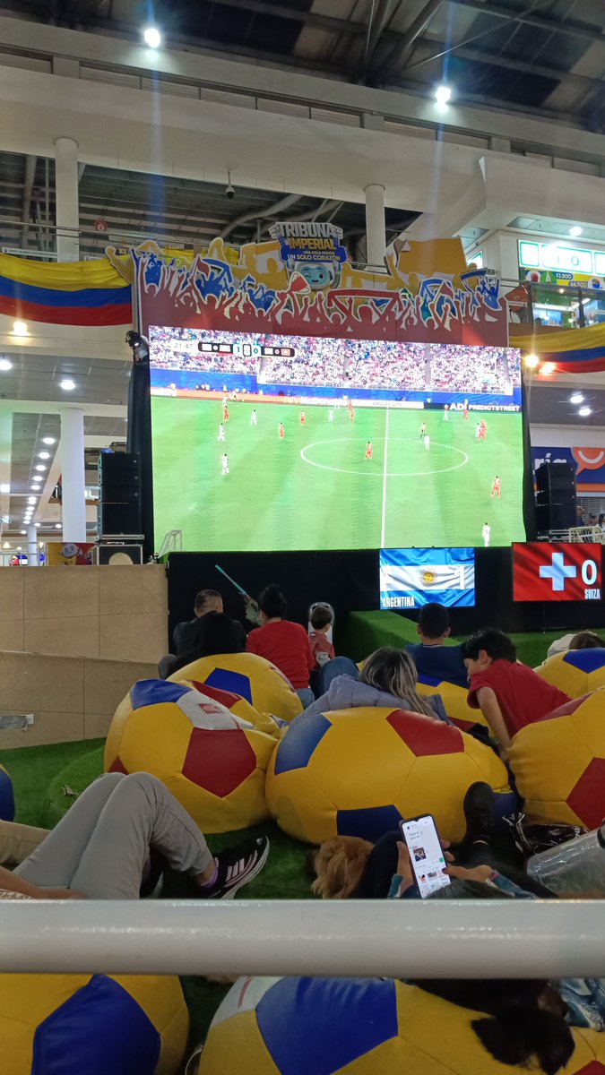 JosephTowers's tweet photo. #HoyRespiroMundial Saludos desde el centro comercial plaza imperial @EduardoLuisFut la mejor transmisión x lejoss https://t.co/WnAdK6oQRr