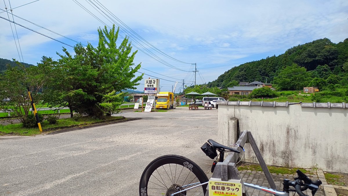 0Hirose3's tweet photo. 岡崎市内は既に灼熱だが、額田に来るだけでもかなり涼しい。
かき氷街道、キッチンカーが出始めた。 https://t.co/Y7P6iMKbQY