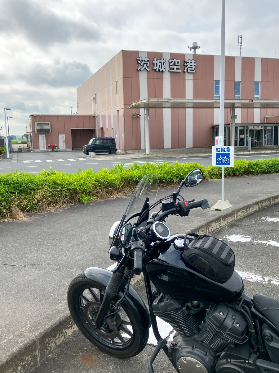 motorcycle_cat's tweet photo. 茨城県南ツーリングより無事帰宅。土日と冴えない天気だったが、新たなルートも開拓したのでそれなりに満足だ。でもやっぱ空港ではスカッと晴れたところを見たいなぁ… <#XVS950CU BOLT-R 累積走行距離:128,897km> https://t.co/HmAXWL8zVO