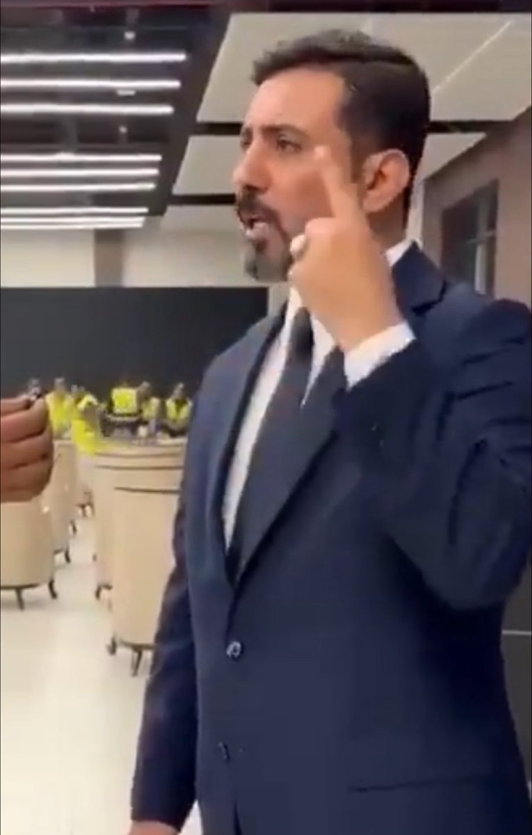 AlfdwlS's tweet photo. معلومه عن النائب النغل محمد الموسوي 

الي هو ابن عم المدعوه لينا الموسوي الي انتشر لها فيديو قبل كم يوم في مكتب مدير نقل النفط بالعراق طبعاً للعلم بوساطه منه نقلها للمكتب و هو الي اتفق وياها على هذا المشهد للاطاحه بمدير النفط بسبب مناقصه رفضها

اذا هذي بنت عمه شنو تتوقعون منه https://t.co/CspUF5lMmc