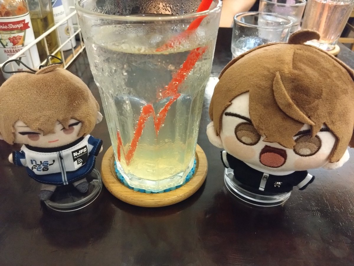 nazo2top's tweet photo. そういえば昨日やった周遊池袋だったんだけど途中で休んだカフェがめっぞ仕様でアイナナさんファンの方がたくさんいらっしゃった。他ジャンルからお邪魔しました。 https://t.co/7lkkOnFpQ8