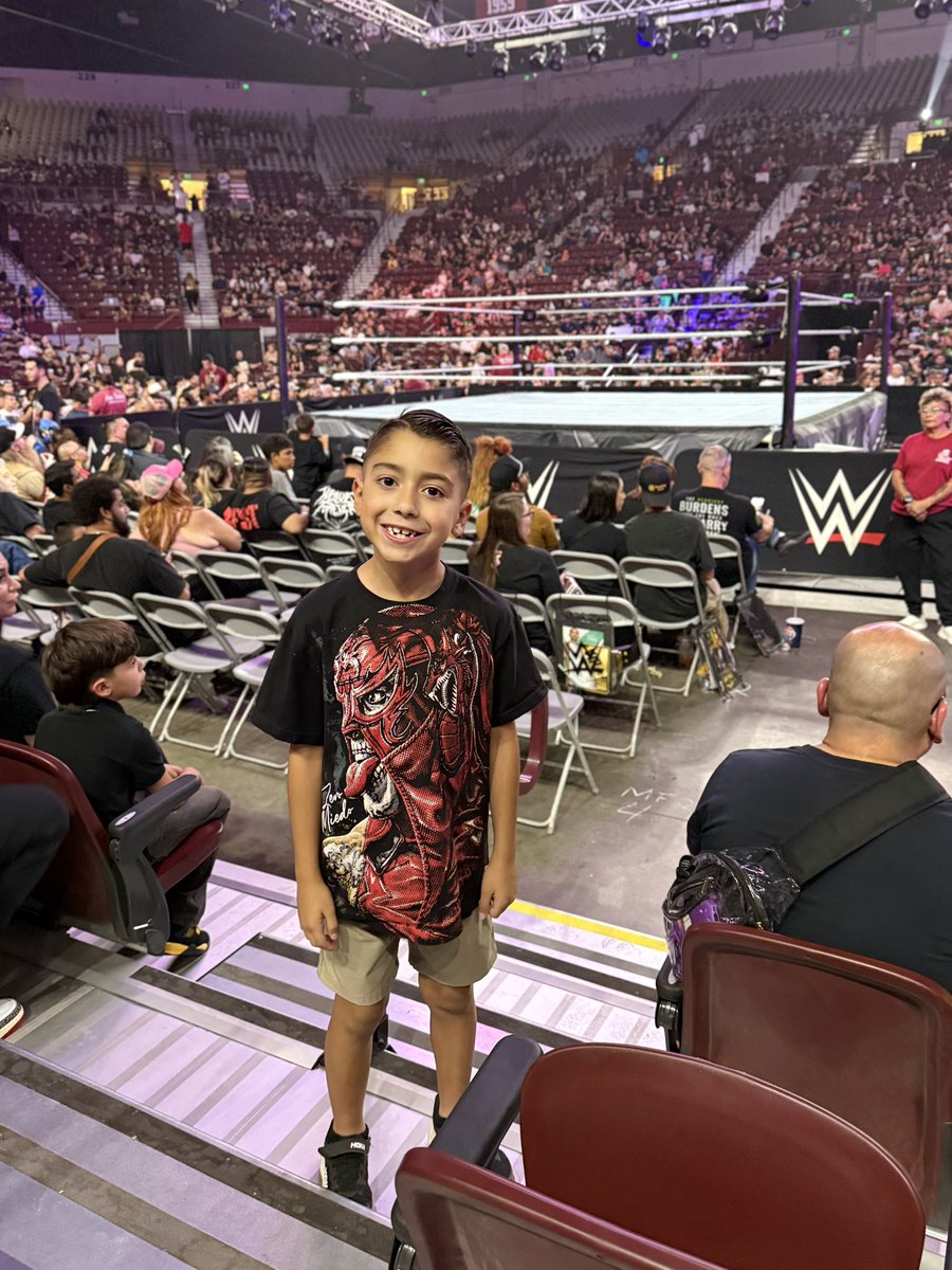 Jnap2500's tweet photo. #WWElascruces ZERO MIEDO!!! 🔥🔥🔥 https://t.co/tH38VN98JO