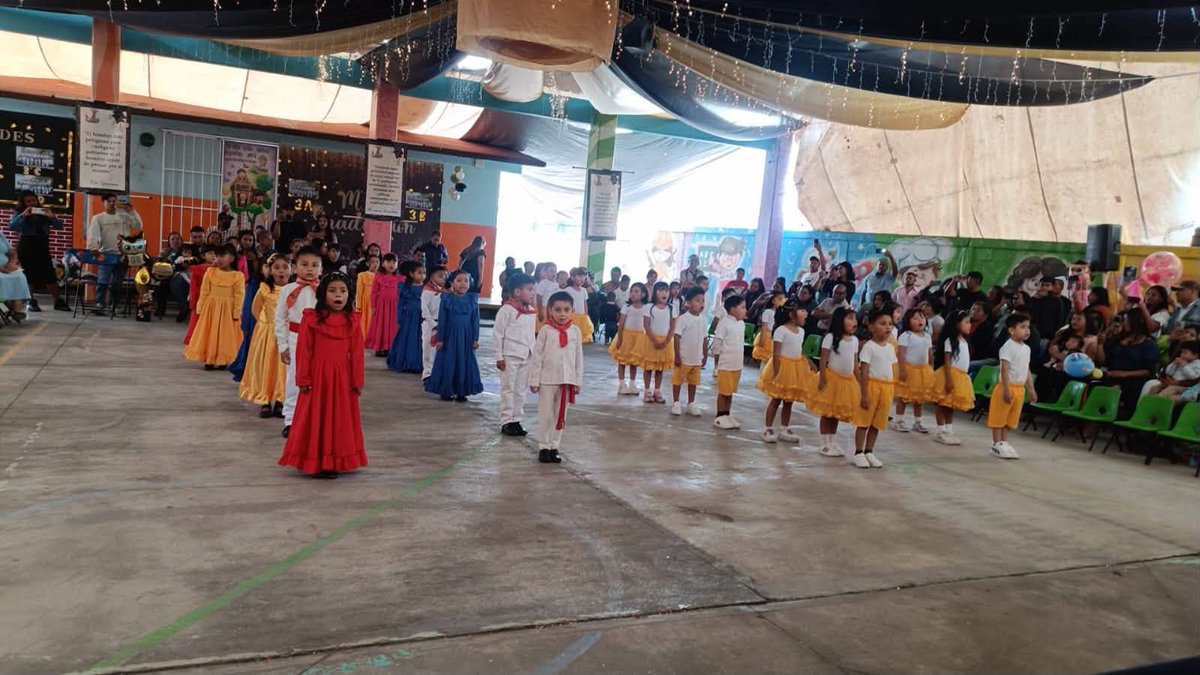 AntorchaNoro's tweet photo. #FelizSabado 
Más de 150 niñas y niños de los dos turnos del preescolar Luis Nishizawa celebraron la culminación de una de las etapas más importantes de su formación académica.
https://t.co/e2O1YONJ7r
#AntorchaEsEducacion https://t.co/CsnS4AFlOk