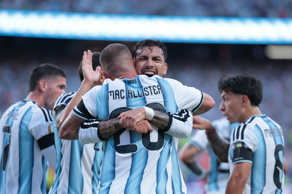 tapiachiqui's tweet photo. Un paso, Argentina de mi vida, un paso más. Vinimos a jugar los 8 partidos en un Mundial muy difícil y cumplimos ese objetivo.

Un orgullo enorme por esta Selección, que deja el alma y mantiene a un país entero con la ilusión intacta. Vamos a ir por más.

TODOS JUNTOS 🇦🇷 https://t.co/tbhVvtVNRo