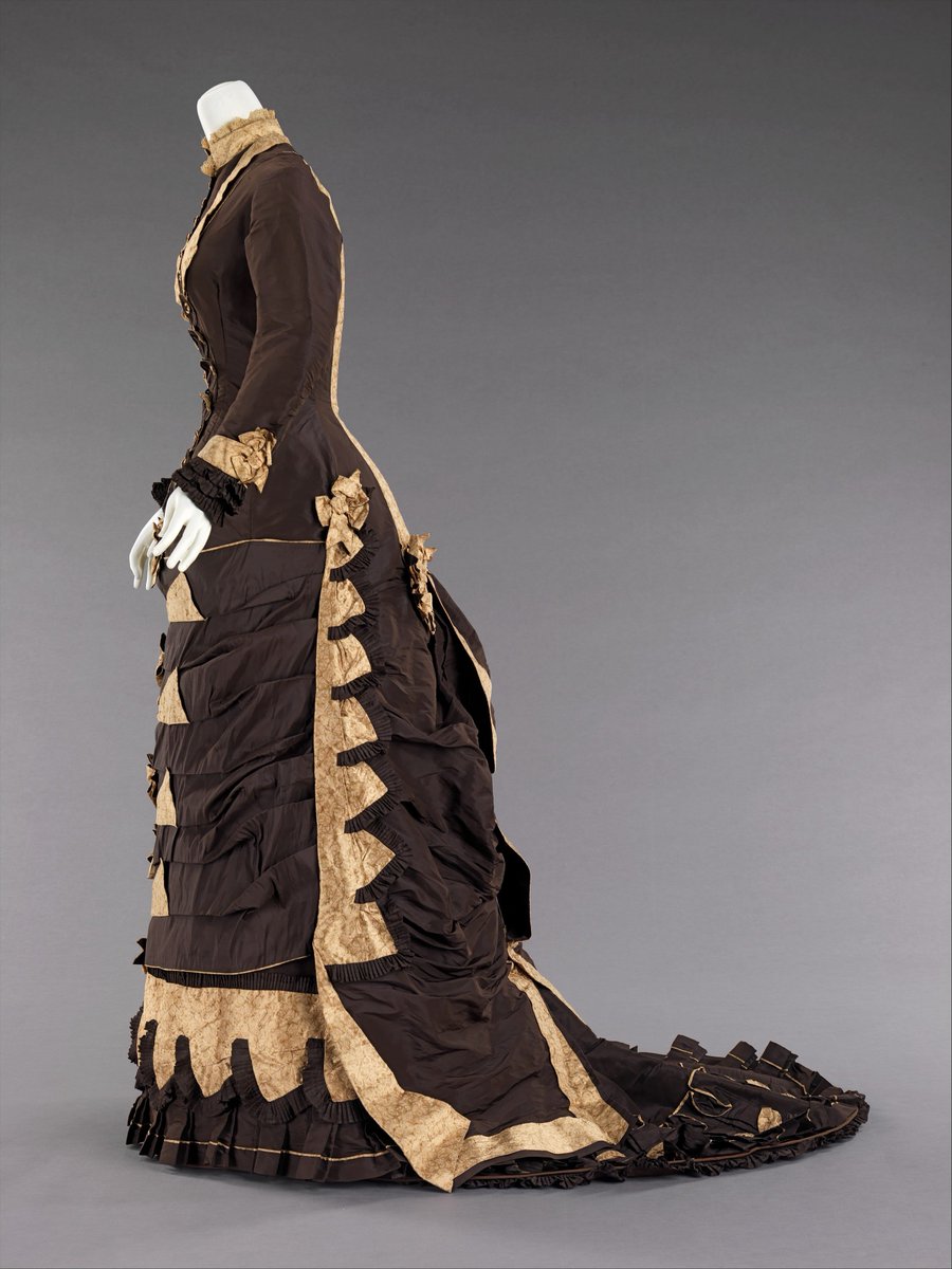 plummie9's tweet photo. American

Wedding Dress, 1879

Silk taffeta, figured silk

@metmuseum 
#FashionHistory https://t.co/vzIg1cQA6V