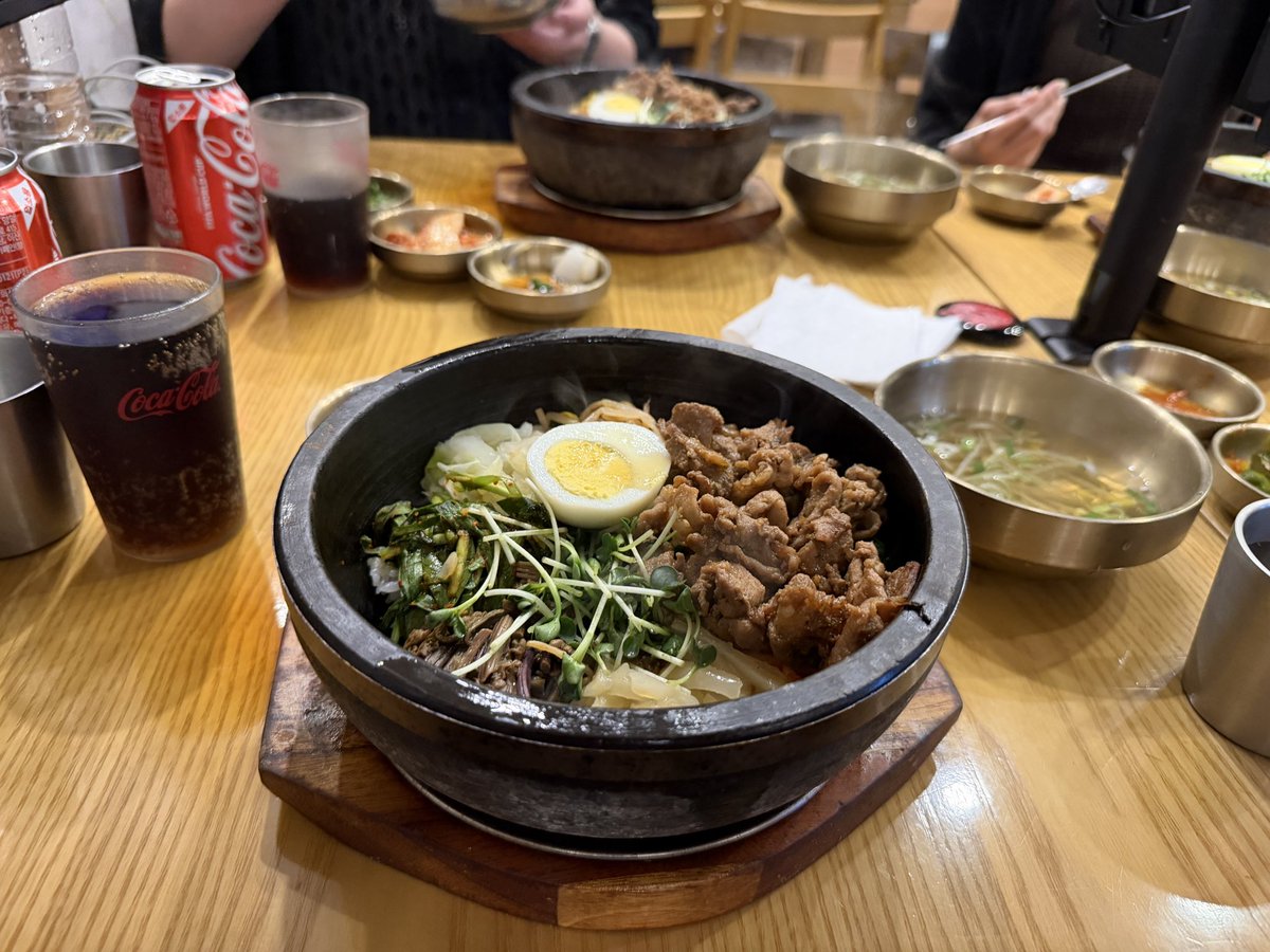 Distort11111111's tweet photo. デカデパートからの謎恐竜からの石焼ビビンバ https://t.co/xgc3hkGaIC
