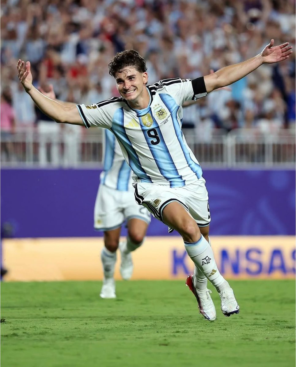 MatiasStevanato's tweet photo. ¡ARGENTINA ESTÁ EN SEMIFINALES! 🇦🇷

Un golazo de la Araña para seguir soñando en grande.

¡Vamos, Selección! ¡Qué orgullo esta camiseta! 🩵🤍🩵 https://t.co/0am3UmfddS