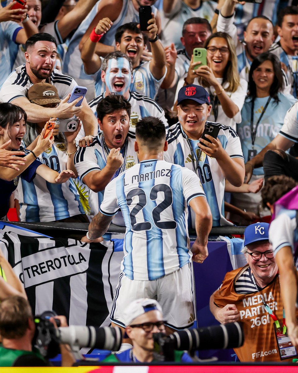 brfootball's tweet photo. Lautaro Martínez had to go celebrate his goal with the Argentina fans 😤 https://t.co/ZCY8IQR2jZ