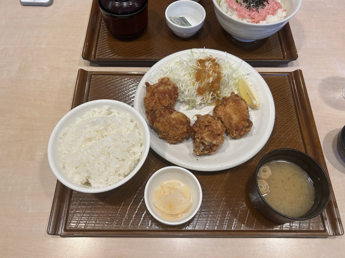 ayataro870's tweet photo. 今日のお昼ごはんは、、

（夕方以降の涼しい時間帯になったら活動しようと思う。今無理したらかなりのエネルギーを消耗しそうだし。。） https://t.co/93dO4pYmrn