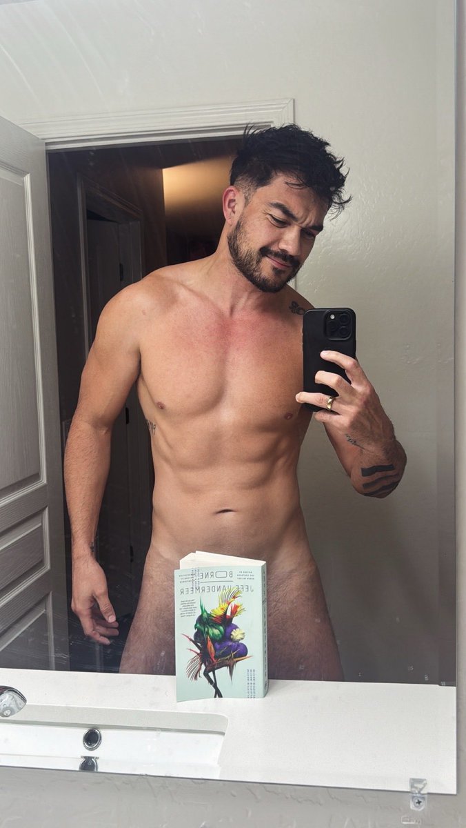 NickPhxxx's tweet photo. I’m an open book, ask me anything https://t.co/2dptlGeWAY
