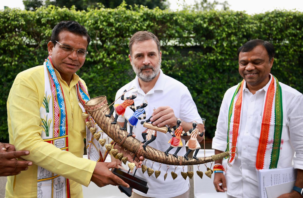 MohanMarkamPCC's tweet photo. छत्तीसगढ़ प्रदेश कांग्रेस कमेटी के प्रदेश अध्यक्ष के रूप में माननी�� श्री @DeepakBaijINC जी के सफलतापूर्वक तीन वर्ष पूर्ण क��ने पर हार्दिक बधाई एवं शुभकामनाएँ।

आपके नेतृत्व में संगठन निरंतर सशक्त हो तथा जनहित के प्रति आपका संघर्ष और समर्पण नई ऊँचाइयों तक पहुँचे, यही शुभकामना है। https://t.co/ffBXUuEyqp