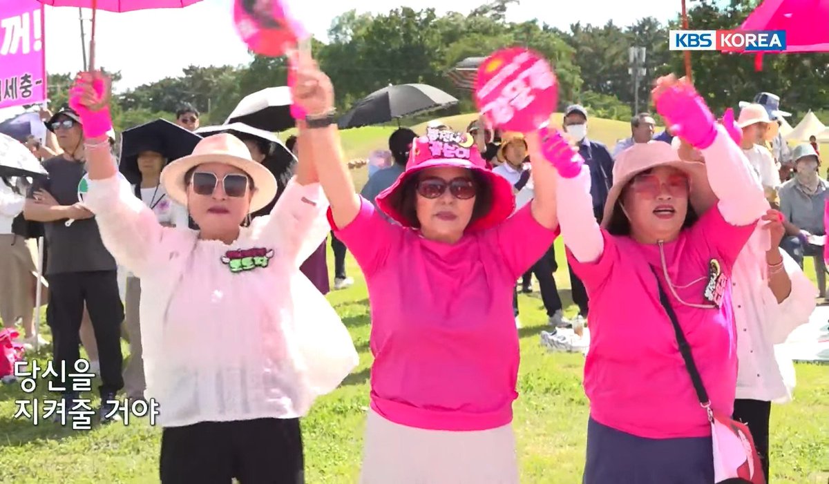 mingyursonly's tweet photo. how CARATs will show up for SEVENTEEN after 50 year... what a solid fanbase they have here omg https://t.co/uBK8fM3xa4