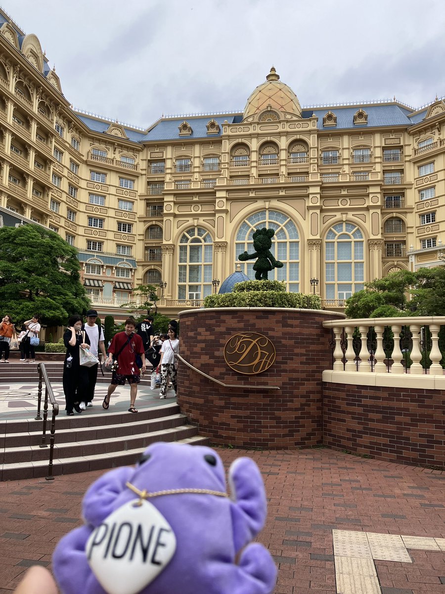 HirOrca213's tweet photo. 友達と舞浜で映画見にくるついでにディズニーの外を回る。
#けろ散歩 https://t.co/1BE0fGV7hM