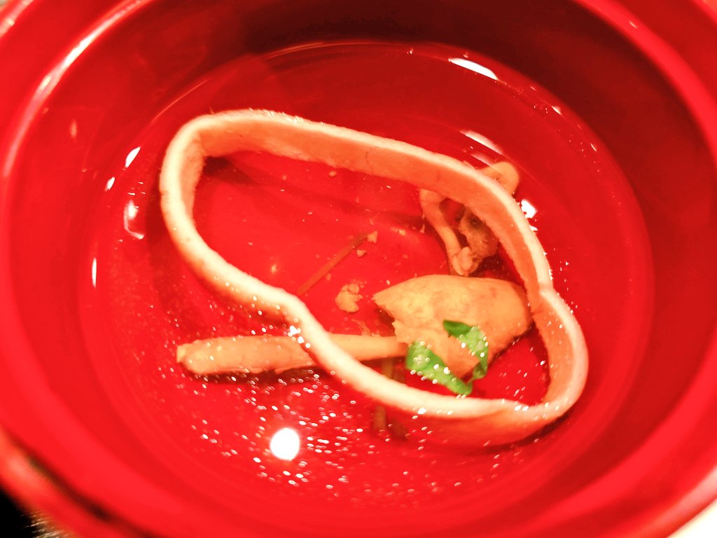 kamio_4's tweet photo. 創業130年を超える老舗だけあって、鰻だけでなく肝吸いも美味しい https://t.co/UOTVbpyxNz