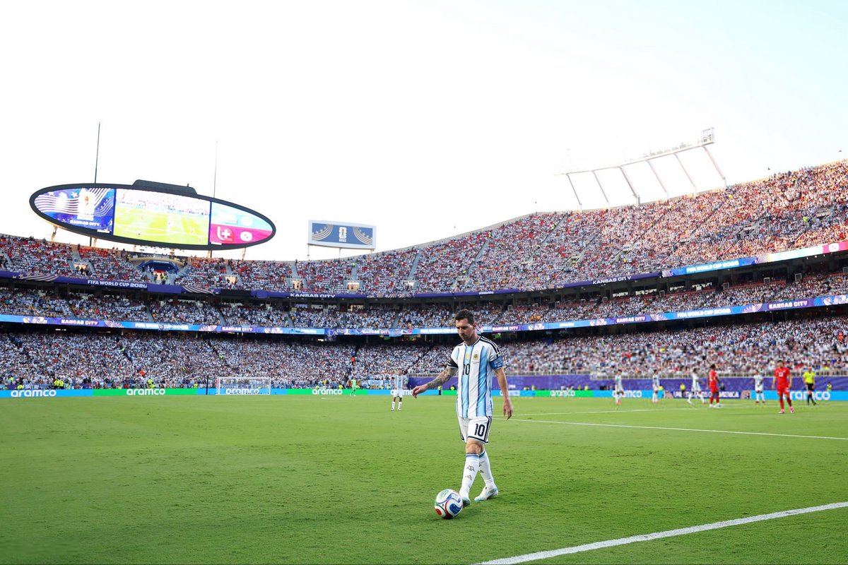 HihQualit's tweet photo. Lionel Messi

#FIFAWorldCup | #ARGSUI https://t.co/nJTnkW5ESa