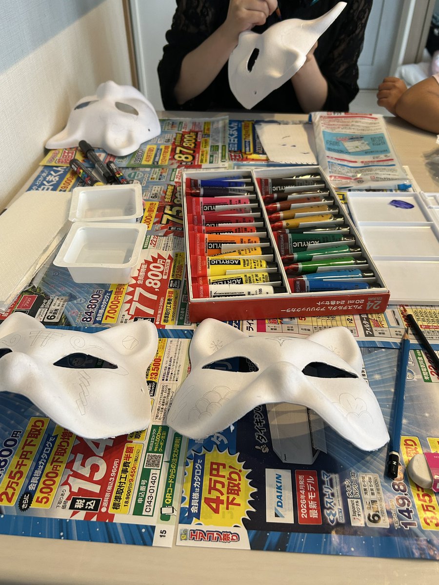 fujinokimi's tweet photo. お話をいただいて、とあるものを製作中....✍️
はたしてどんな仕上がりになるのか！？

#ヤヲヨロズ神社
#岡谷きつね祭り https://t.co/LLi978rZqC