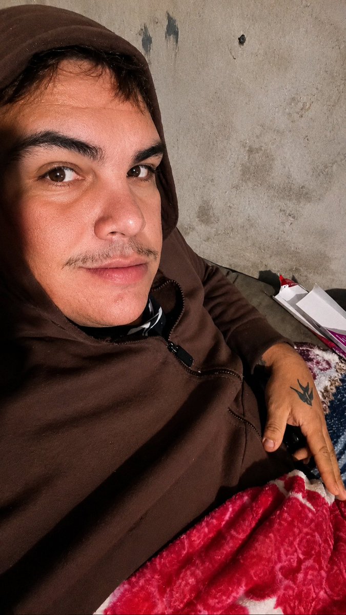 DjayLipao's tweet photo. Depois de uma semana de trabalho, o melhor é descansar no cantinho da gente. Não tem preço que pague isso🙏🥰

#descanso #folguinha #gaybears #bearsgay #folga #paz https://t.co/2HpeFLlPIc