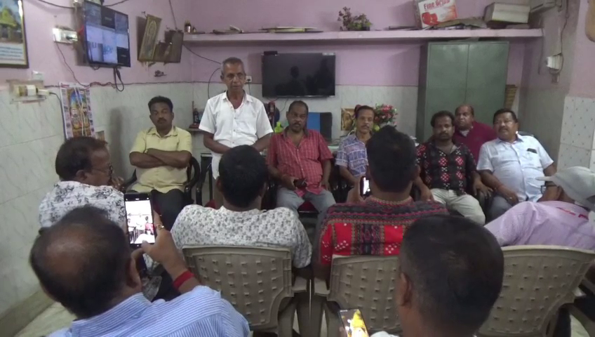 otvkhabar's tweet photo. #ଉଦଳାରୁ_ବସ୍_ଚଳାଚଳ_ବନ୍ଦ
-ଆଜିଠୁ ଉଦଳାରୁ କୌଣସି ସ୍ଥାନକୁ ବସ୍ ଚଳାଚଳ ବନ୍ଦ
-ଉଦଳା ବସ୍ ମାଲିକ ସଂଘ ଓ ମୋଟର କର୍ମଚାରୀ ସଂଘର ଧର୍ମଘଟ
-ବସ୍ କର୍ମଚାରୀଙ୍କୁ ଆକ୍ରମଣ ପ୍ରତିବାଦରେ ବସ୍ ଚଳାଚଳ ବନ୍ଦ
-ପୋଲିସ୍ କାର୍ଯ୍ୟାନୁଷ୍ଠାନରେ ବିଳମ୍ୱକୁ ନେଇ ଅସନ୍ତୋଷ
#Udala #BusStrike #UdalaBusServices #OTV https://t.co/WKMozdREDC