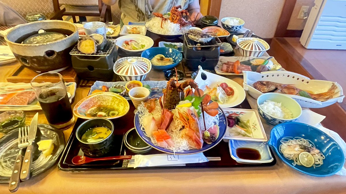 curse___you's tweet photo. 昨日のお昼に貰ったカニのツメのマジックハンドでずっと遊んでる🦀ww https://t.co/vWQQgXMRSE