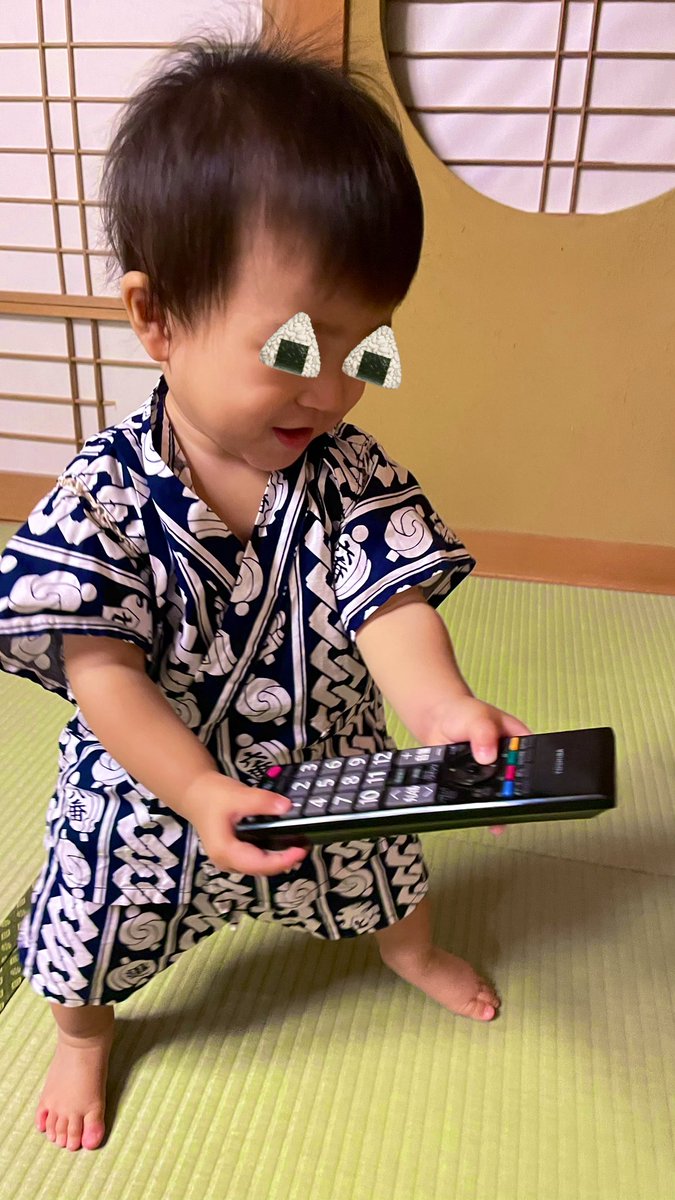 curse___you's tweet photo. 昨日のお昼に貰ったカニのツメのマジックハンドでずっと遊んでる🦀ww https://t.co/vWQQgXMRSE