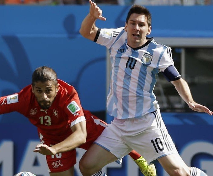 frabigol's tweet photo. Ricardo Rodriguez jugó contra Argentina en el mundial de 2014 con 33 años.

Hoy Ricardo Rodriguez está jugando contra Argentina en el mundial de 2026 con 33 años. https://t.co/yMZRfnMYWN