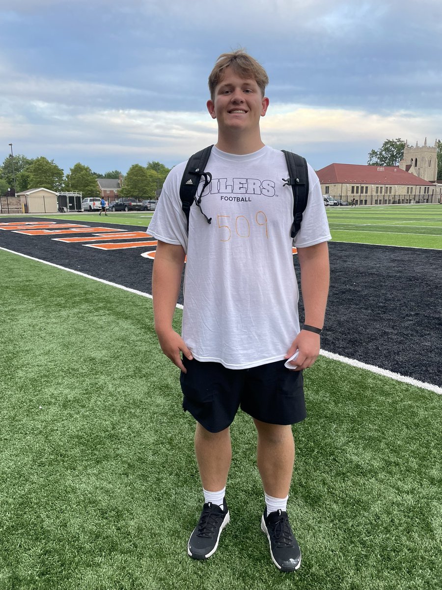 JakeLosee's tweet photo. I had a great time tonight @FindlayOilers camp! I learned a lot of great skills to use for the upcoming season! I had a great conversation after the camp with @CoachCully_UF. Also, it was awesome having teammates at the camp as well! 

@Tom_Grippa @Jimmy_Grippa @MJHS_Comello @peyton_resor @joey_dahmer11 @Jayden135381774 @_BigE5 @ReedDeniston88 @EvanBerube2029 @CoachTylerJohns @CoachGoreJr @CoachRidings @Joe_Vacik @Coach_ABarr @coachZMorehead @CoachCFarris @CoachGrant74 @CoachJohnsonOL @CoachCardwell_ @CoachFlo_UC @CoachSchmittUF @PrepRedzoneOH @OHPrepVarsity @JaredLuginbill @Bryan_Ault @OhiosElite1 @sixstarfootball