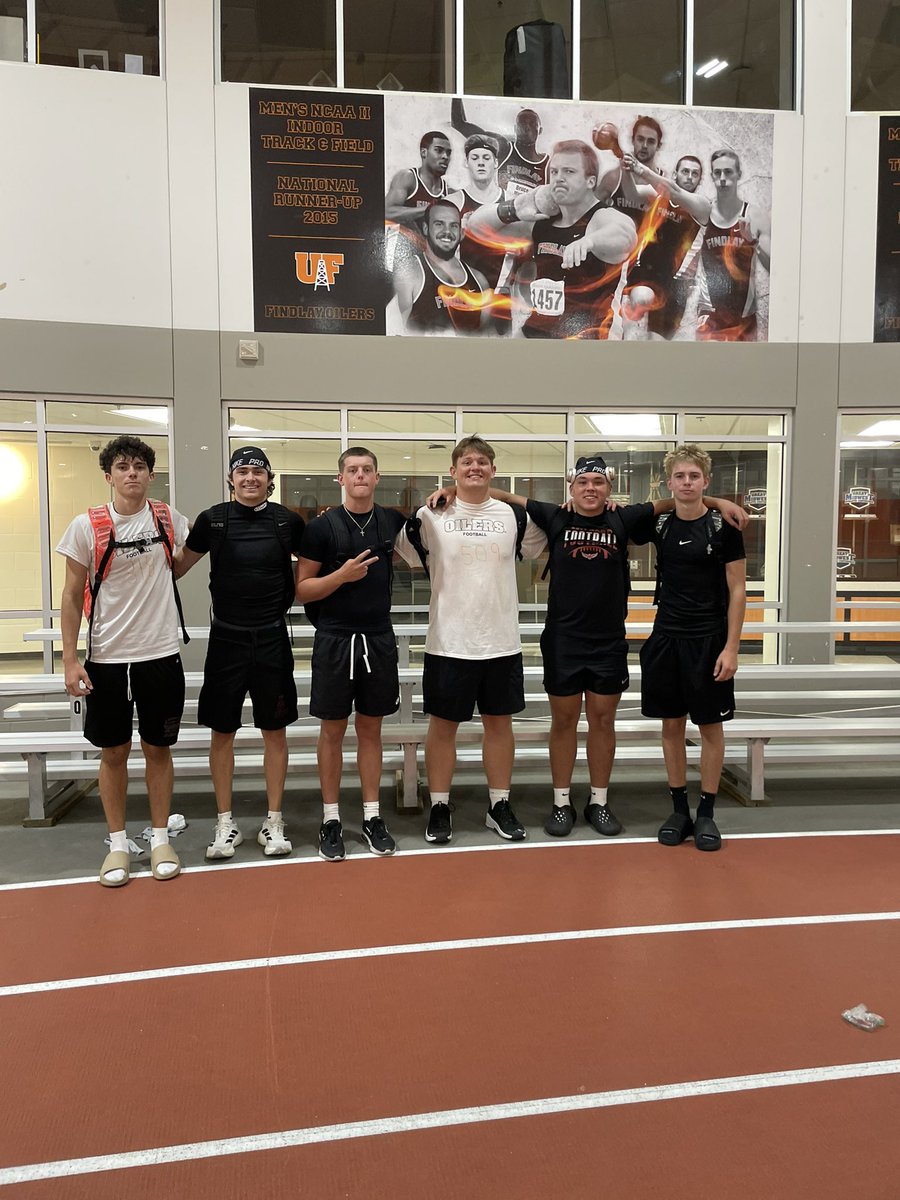 JakeLosee's tweet photo. I had a great time tonight @FindlayOilers camp! I learned a lot of great skills to use for the upcoming season! I had a great conversation after the camp with @CoachCully_UF. Also, it was awesome having teammates at the camp as well! 

@Tom_Grippa @Jimmy_Grippa @MJHS_Comello @peyton_resor @joey_dahmer11 @Jayden135381774 @_BigE5 @ReedDeniston88 @EvanBerube2029 @CoachTylerJohns @CoachGoreJr @CoachRidings @Joe_Vacik @Coach_ABarr @coachZMorehead @CoachCFarris @CoachGrant74 @CoachJohnsonOL @CoachCardwell_ @CoachFlo_UC @CoachSchmittUF @PrepRedzoneOH @OHPrepVarsity @JaredLuginbill @Bryan_Ault @OhiosElite1 @sixstarfootball
