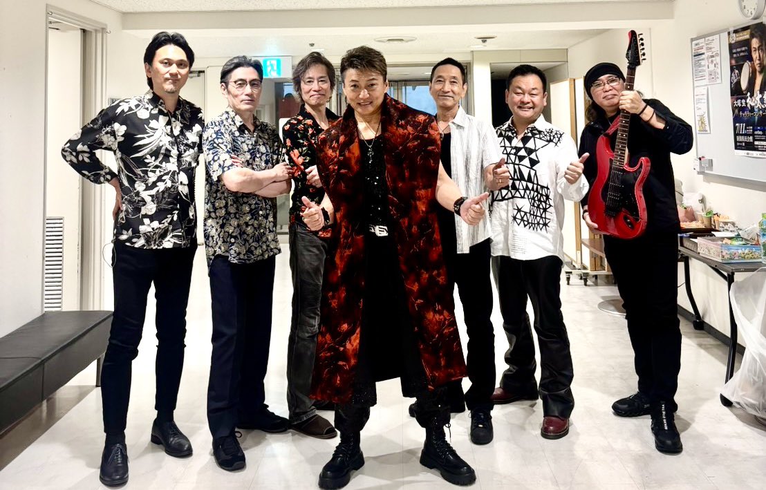 YasKudo's tweet photo. 昨日、大塚宝さんの新潟県民会館での公演でした。
文字通り全霊で挑んで行くような宝さんのステージ。
今回も良い経験をさせていただきました。
こういう機会でも無いと和楽器の世界に深く触れる機会はなかなか無いですが心底カッコいい！

宝さん、メンバーの皆さま、塾生の皆さま、
お疲れ様でした！ https://t.co/sZXIZTogq4