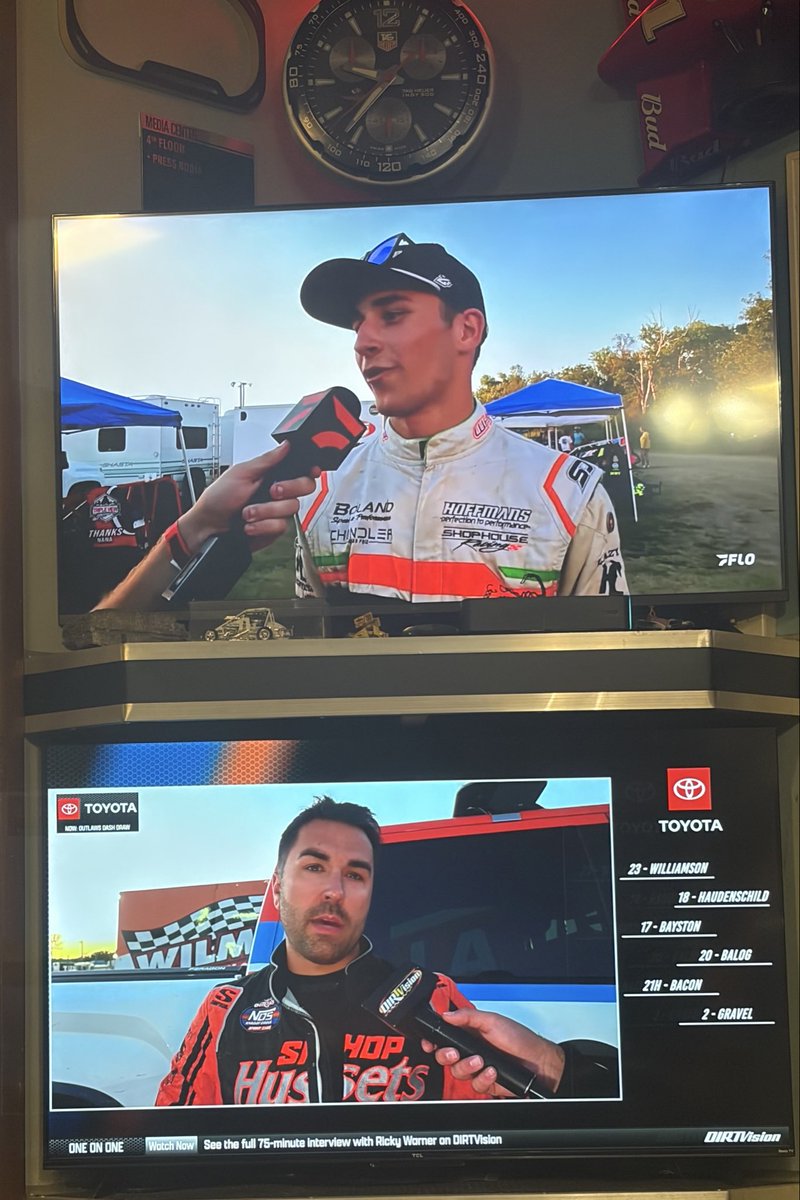suzielliott's tweet photo. Wild Saturday Night brought to you by @FloRacing &amp; @dirtvision ! @USACNation Midgets and @WorldofOutlaws sprint cars #alwaysracing https://t.co/p4ysGNkcC6