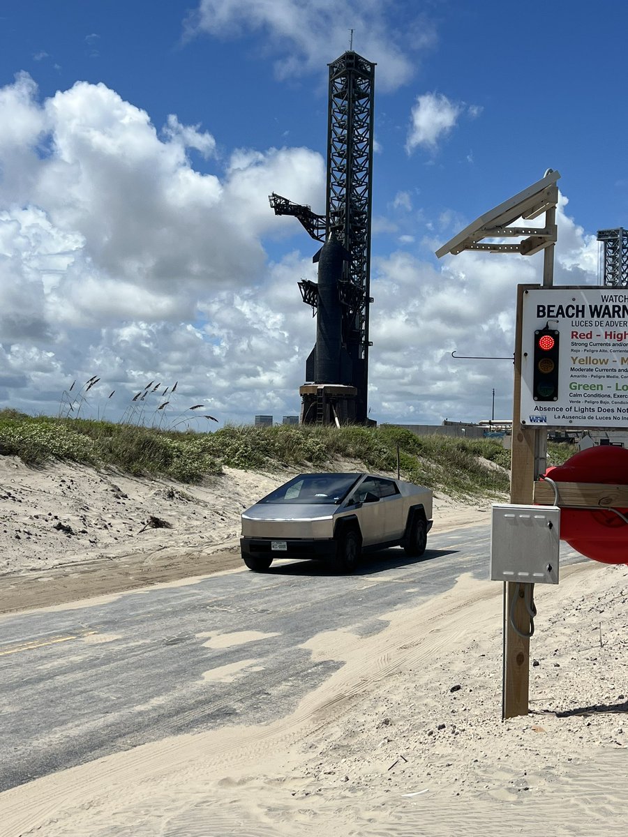 ss31970's tweet photo. @elonmusk We've been there and loved seeing Space X https://t.co/3b9wKH9S5V