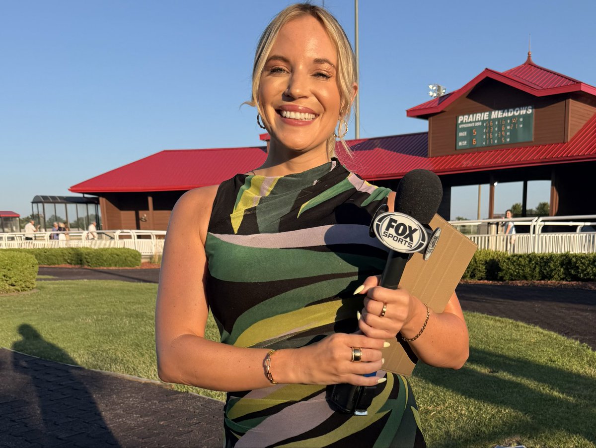 samanthagperry's tweet photo. We are LIVE on FS1 for coverage of the Iowa Derby and G3 Cornhusker at @prmracing coming up! Exciting racing underway between here and @TheMeadowlands until 11pm EST! https://t.co/Fi3K9qz1Zl