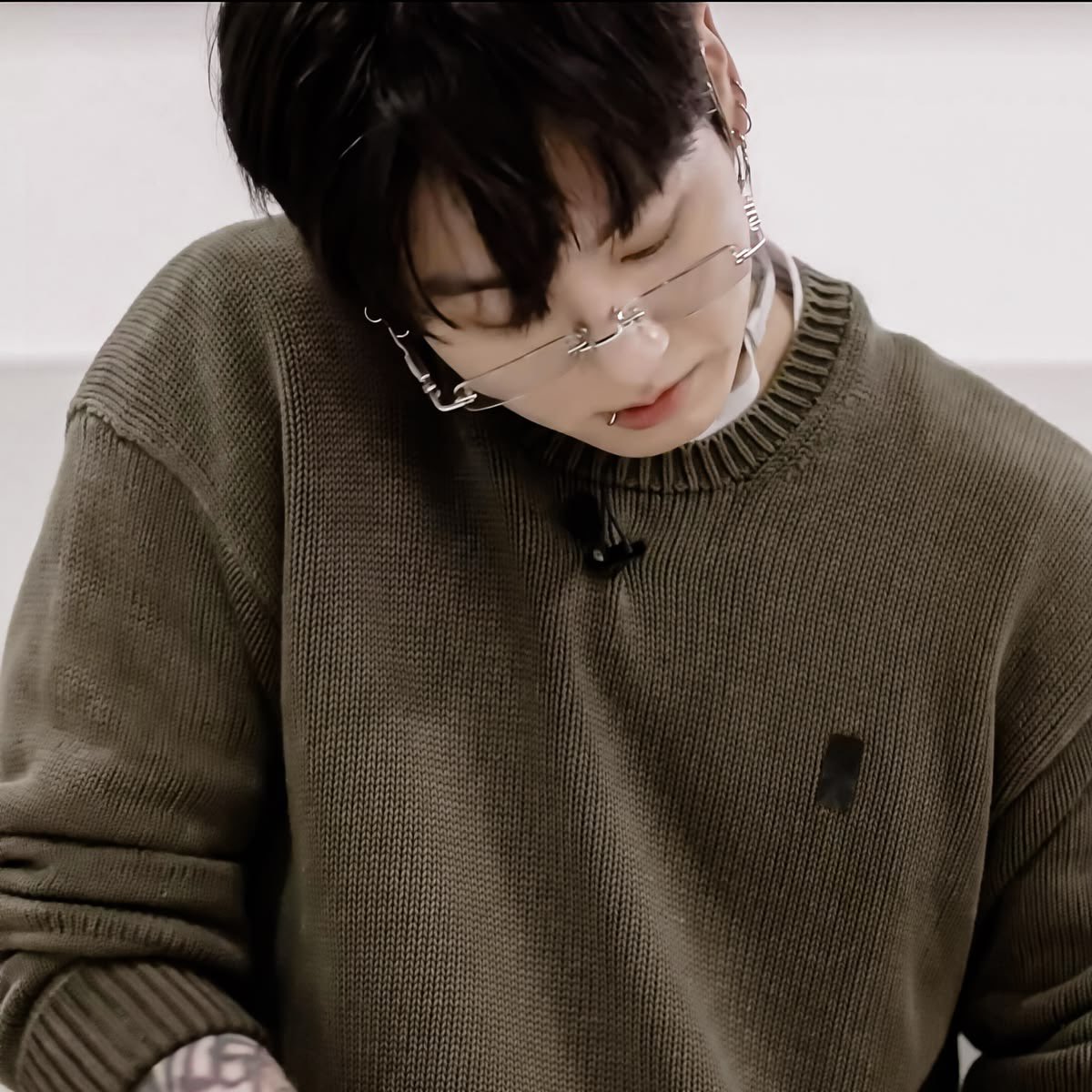 pjmmaju's tweet photo. #jikookau ! #abo ! Anelo 🩺📚

jimin, um ômega escritor renomado em Busan, passou 15 anos transformando seu primeiro amor em personagens

ou

jungkook, um alfa e médico, descobre que tds os livros favoritos da filha foram escritos pelo único homem que nunca conseguiu esquecer https://t.co/GgHUUxSJB8