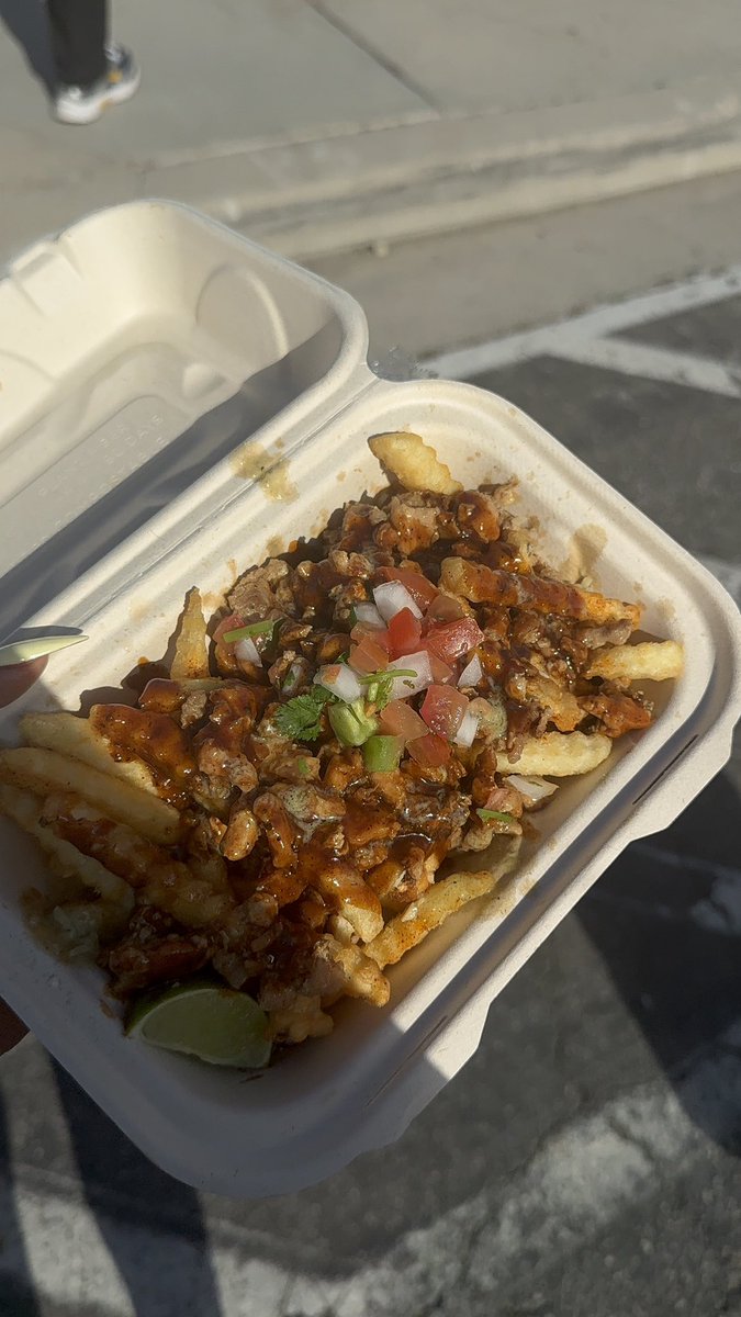 vintagemenace's tweet photo. I’m currently at a French fry festival living my best fucking life https://t.co/23GVfldxvO