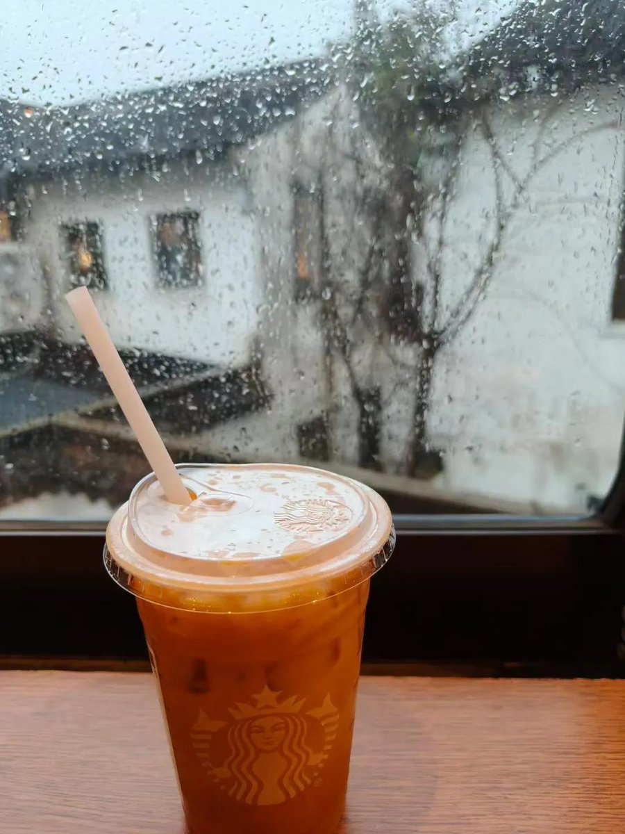 libo25064227's tweet photo. Savoring a warm matcha latte with a buttery croissant on a rainy Sunday morning—pure little joy! https://t.co/DNWRuuqdJU