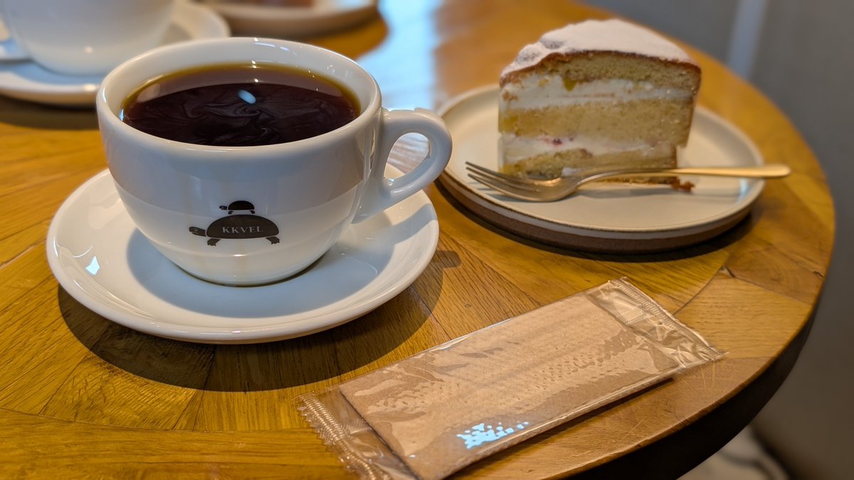 aqurea's tweet photo. ピーチのコーヒーとケーキってめちゃくちゃ相性良いんだなって https://t.co/8dp220Lxks