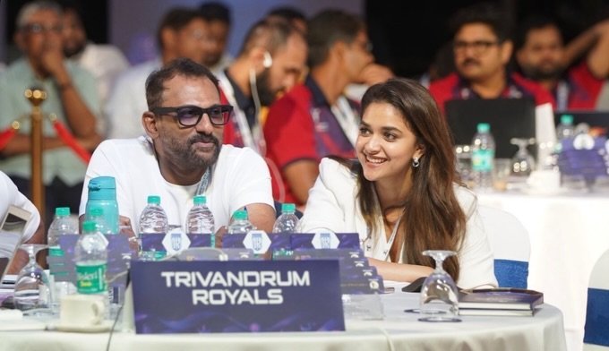 keerthy sana😍 tweet media