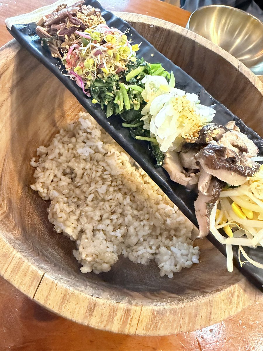 castlegreen_god's tweet photo. #먹어봤썽록
📍봉이밥 마곡본점

보리비빔밥
수제비 앤나 도토리묵 

🤤🤤ㄴㅁ 마싯엇네요 ♡ https://t.co/bi0uOS2QVw
