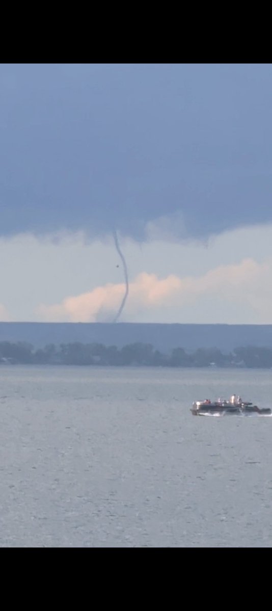 brieruss's tweet photo. #tornado #saskatchewan #meota #jackfishlake https://t.co/DP6kOfA21P