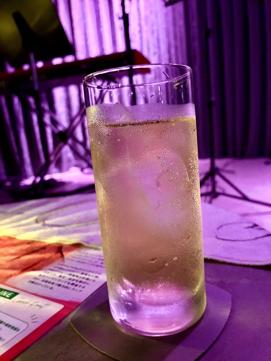 FXit2sh0mH6jNDH's tweet photo. おしゃれな街北参道のオトナの隠れ家
#grayscale 店長、Bマネジャー、🍷ソムリエのかづきんセレクトのお酒んまっのライブハウス

1週間と言わずずっと貼っておきます✨また #harupii ちゃんにも出演依頼しないとね〜🥂昨夜も最高のホスピタリティでした

#横山かづき
#eurekaを探せ
#harupii_eureka https://t.co/j94PYdaTab