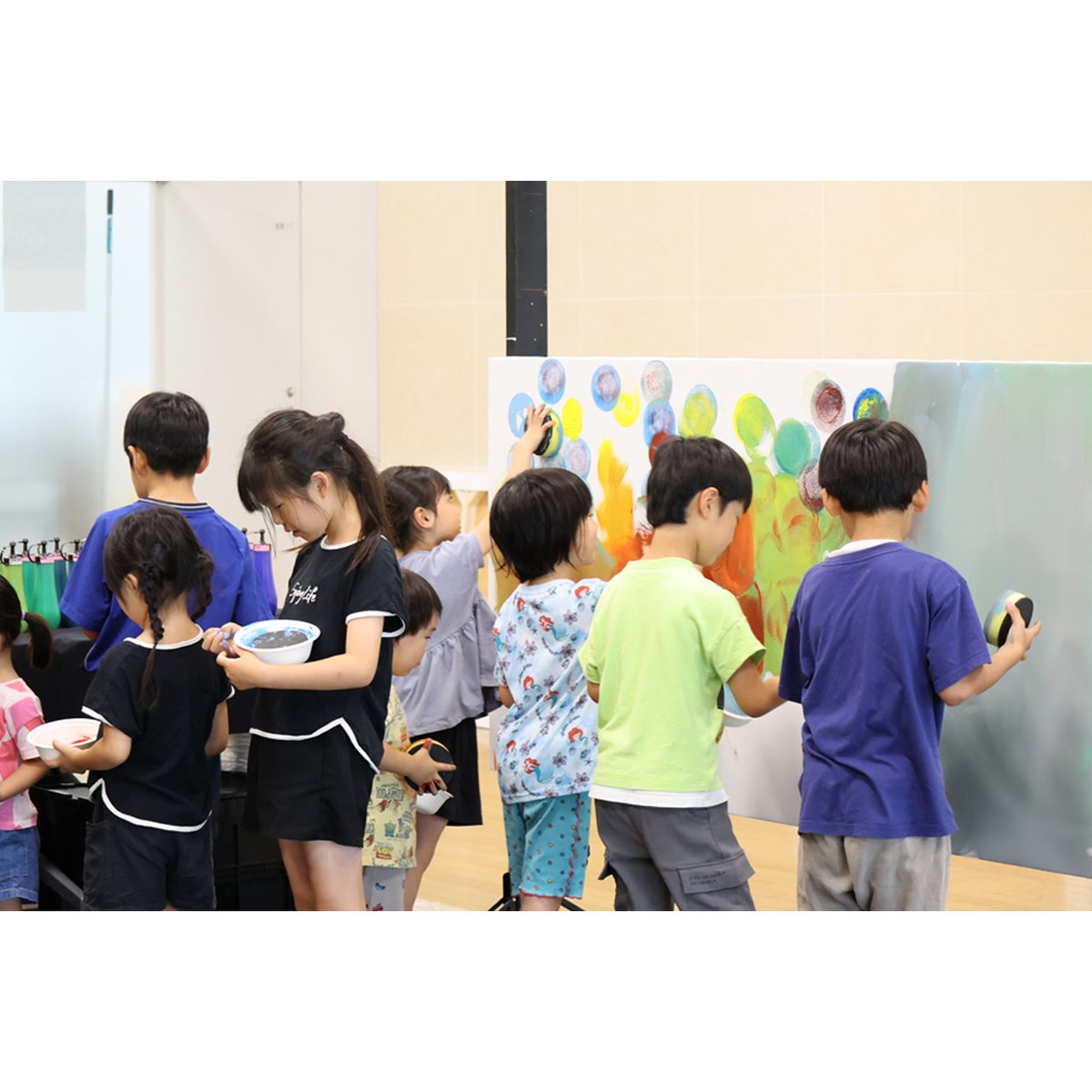 oznote's tweet photo. ● ワークショップ
[ぽんぽんスタンプで夏の色を彩ってみよう]
7/11(土)に #長野市芸術館 で「OZ-尾頭-山口佳祐 美術創作 #ワークショップ」が開催されました

https://t.co/k0wlbjDnTI

#oz #ozyamaguchikeisuke #nagano #workshop #kids #artevent #OZ尾頭山口佳祐 #イベント #こども #キッズ https://t.co/DcSdBKyrpt