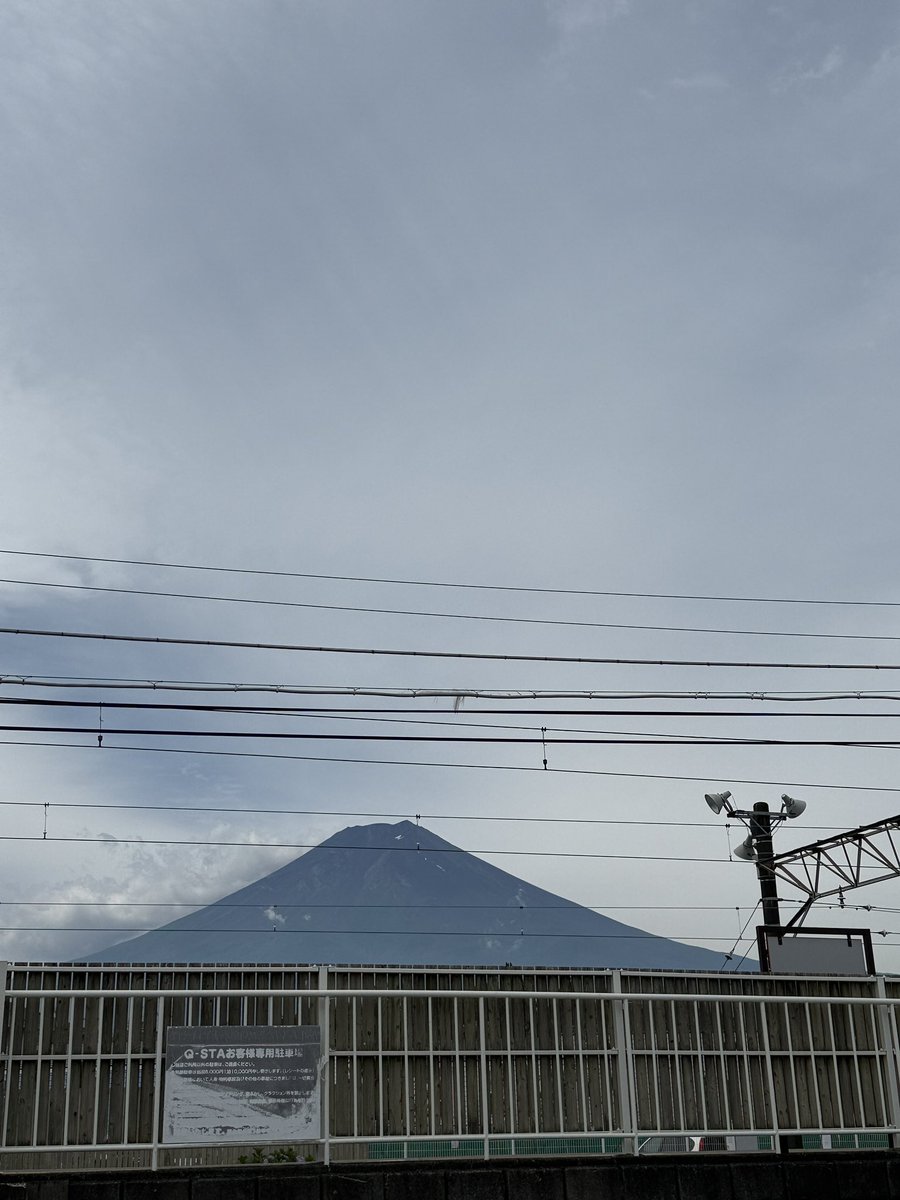 toron28's tweet photo. そろそろ雲がわき出したので帰れってことだな
ずっと見えてると名残惜しいもんな
また来るね、ばいばい👋 https://t.co/yT0iBkgjk2