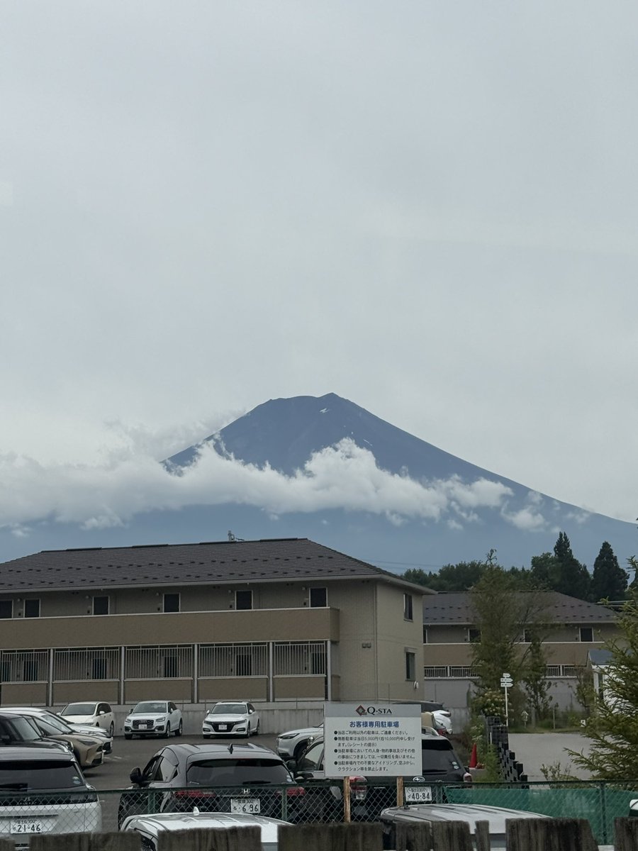 toron28's tweet photo. そろそろ雲がわき出したので帰れってことだな
ずっと見えてると名残惜しいもんな
また来るね、ばいばい👋 https://t.co/yT0iBkgjk2