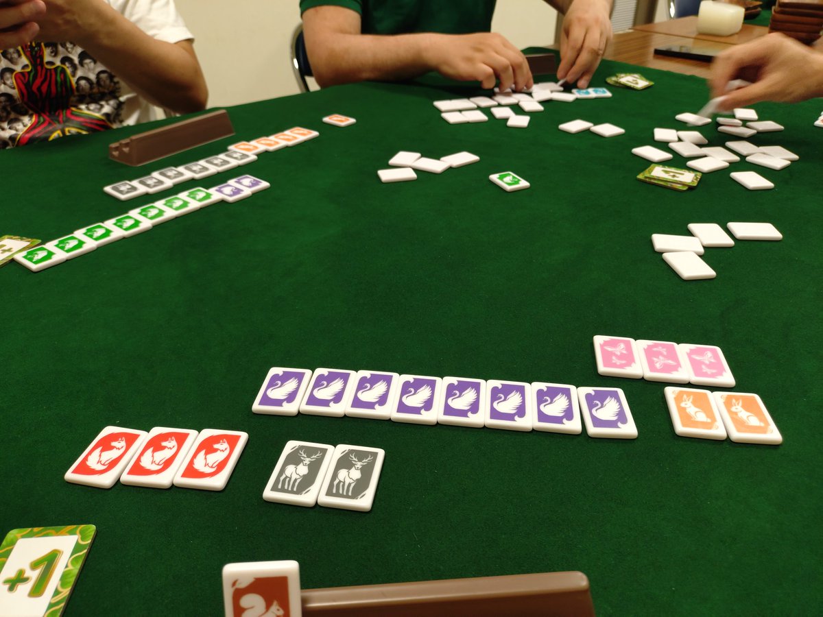 Chai_Highlight's tweet photo. 本日は晴れの国ボードゲーム部の例会に参加！　
GW以降久々のゲーム会！
まずは軽めのダブルセブン4人戦！
ラミーキューブっぽいけどこちらの方が軽くて私向きだったのでメッチャ楽しめました！ https://t.co/2q0BUxoY7G