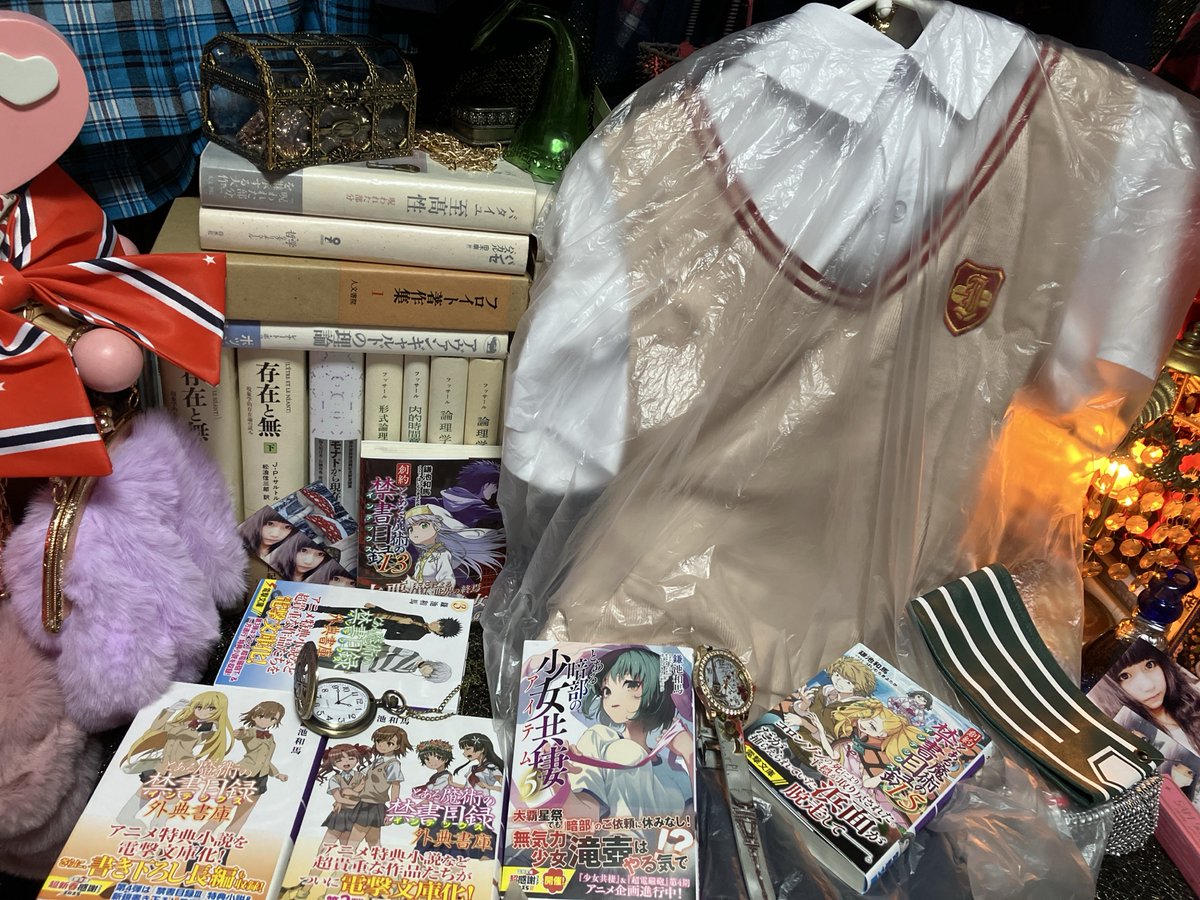 KurusuMizuri's tweet photo. 今日はとある魔術⚡️科学⚡️暗部少女共棲のオフ会
科学と魔術系書は全部掌握してないと
厨二魔法異世界少女を使い魔に出来ないw
御坂美琴+白井黒子+アイテム=絹旗最愛の
コスプレして悪魔コロンゾンも召喚♥
創約も外伝も全部だから超大変!
風紀委員と暗部と黄金の夜明け団も兼用
瑞璃超普遍的ですのよ⚡️ https://t.co/5ooeiT9dsB